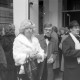 ARH NL Mellin 02-054/0003, Festlich gekleidete Leute beim Presseball am Eingang des Hannover Congress Centrum (HCC), Hannover