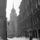 Archiv der Region Hannover, ARH NL Mellin 02-064/0016, Blick aus der Swietojanska-Straße auf den Uhrturm des Königlichen Schlosses Warschau