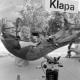 ARH NL Mellin 02-075/0011, Journalist Klaus Partzsch (Pseudonym "Klapa")? in einer Hängematte mit Schreibmaschine