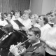 ARH NL Mellin 02-076/0006, Frauenchor mit instrumentaler Begleitung eines Musikers der Bundeswehr