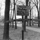 Archiv der Region Hannover, ARH NL Mellin 02-076/0011, Verkehrsschild des Zonengrenzbezirks bei der Gemeinde Varbitz
