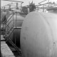 ARH NL Mellin 02-093/0005, Tanks auf einem Fabrikgelände