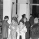 ARH NL Mellin 02-110/0025, Festlich gekleidete Leute beim Presseball am Eingang des Hannover Congress Centrum (HCC), Hannover