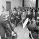 ARH NL Mellin 02-112/0004, Blick vorbei an einem Kontrabassist auf das Publikum bei einem Konzert