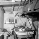 Archiv der Region Hannover, ARH NL Mellin 02-117/0011, Löschanhänger? in einem Abstellraum