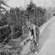 Archiv der Region Hannover, ARH NL Mellin 02-117/0016, Frau von Mellin? mit Kind, Ernst