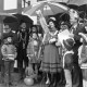 Archiv der Region Hannover, ARH NL Mellin 02-123/0001, Ernst Albrecht zum Karnevalsumzug vor dem Rathaus I, Burgdorf