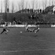 Archiv der Region Hannover, ARH NL Mellin 02-129/0009, Fußballspiel des TSV Friesen Hänigsen (helle Hemden), Hänigsen
