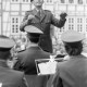 Archiv der Region Hannover, ARH NL Mellin 02-135/0009, Dirigent eines Polizeimusikkorps