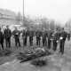 Archiv der Region Hannover, ARH NL Mellin 02-160/0008, Ehrung des erlegten Wildes nach einer Jagd vor der St. Hubertus Kirche, Wennigsen