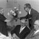 Archiv der Region Hannover, ARH NL Mellin 02-161/0004, Ehrung einer Frau
