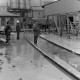 Archiv der Region Hannover, ARH NL Mellin 02-163/0018, Löscharbeiten der Freiwilligen Feuerwehr bei einem Silobrand in der Zuckerfabrik Sehnde
