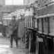 Archiv der Region Hannover, ARH NL Mellin 02-166/0002, Mehrere mit Zuckerrüben gefüllte Anhänger