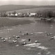 Archiv der Region Hannover, ARH NL Mellin 02-172/0013, Ruderboote auf der Weser nach der Schleuse, Hameln