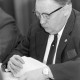 ARH NL Mellin 02-179/0011, Mann bei einer Sitzung