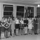 Archiv der Region Hannover, ARH NL Mellin 02-191/0002, Burgdorfer Chor(?) in einer Schule, Vanves