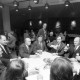 Archiv der Region Hannover, ARH NL Mellin 02-194/0006, Gemeinschaftliches Essen bei einer Versammlung