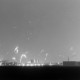 ARH NL Mellin 02-195/0009, Feuerwerk über der Skyline einer Stadt