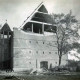 Archiv der Region Hannover, ARH Slg. Mütze 093, Herausgedrückter Dachgiebel am Luftschutzbunker Bahnhofstraße nach Bombentreffer, Misburg