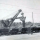 Archiv der Region Hannover, ARH Slg. Mütze 228, Befüllen von Loren einer Kleinbahn im Rahmen der Trümmerräumung, Hannover