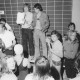 Stadtarchiv Neustadt a. Rbge., ARH Slg. Bartling 428, Siegerehrung durch Walter Klimsa, Rektor der Realschule