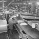 ARH Slg. Bartling 573, Firma ASB-Torfwerk Neustadt Helmut Aurenz GmbH, Moorstraße 2, Blick in die Produktionshalle, Abfüllung von Blumendünger