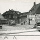 Stadtarchiv Neustadt a. Rbge., ARH Slg. Bartling 656, Mittelstraße, Herrichtung eines Parkplatzes für das Textilfachgeschäft Kollmeyer auf dem Grundstück des abgerissenen Hauses neben der Bäckerei Kallmeyer (Mittelstraße 3), Neustadt a. Rbge.