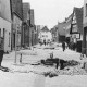 ARH Slg. Bartling 763, Sanierung der Windmühlenstraße, Pflasterung der Straße Blick nach Süden auf das Diakoniehaus, Marktstraße 35, Neustadt a. Rbge.
