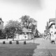 Archiv der Region Hannover, ARH Slg. Bartling 786, Marktstraße, Blick von der Leinstraße nach Westen, links die Liebfrauenkirche, rechts das Haus Marktstraße 3 (Imbiss Korfu), Neustadt a. Rbge.