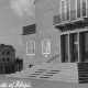 Stadtarchiv Neustadt a. Rbge., ARH Slg. Bartling 829, Goethestraße 15, Eingang zum Gebäude der AOK, Neustadt a. Rbge.