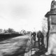 ARH Slg. Bartling 881, Löwenbrücke, Blick vom rechten Pfeiler nach Westen auf das Schloss und das Amtsgericht, Neustadt a. Rbge.