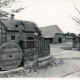 ARH Slg. Bartling 1122, Hofstelle Nr. 6, Meyer, Blick durch die Toreinfahrt über den Platz auf das Hauptgebäude, Borstel