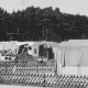 Stadtarchiv Neustadt a. Rbge., ARH Slg. Bartling 1228, Camping-Platz Mardorf, mit Jägerzaun eingezäunte Campingwagen mit Vorzelt, Steinhuder Meer