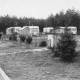 Stadtarchiv Neustadt a. Rbge., ARH Slg. Bartling 1229, Nordufer, neuangelegter Camping-Platz Mardorf, Campingwagen mit Vorzelt und unbesetzte Plätze, Steinhuder Meer