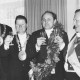 ARH Slg. Bartling 1453, Proklamation der Schützenkönige bei Bürgermeister Fritz Temps (links, mit Bürgermeisterkette) und Kommandeur Robert Kemmerich (rechts, mit Kommandeursschild), Neustadt a. Rbge