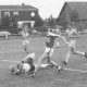 Stadtarchiv Neustadt a. Rbge., ARH Slg. Bartling 2001, Torschussszene aus einem Spiel des STK Eilvese gegen TSV Havelse II, Blick von der Torlinie rechts