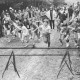 ARH Slg. Bartling 2059, Start der Schüler des TSV Bordenau zum Waldlauf nach Schloss Ricklingen, hinter ihnen eine große Menge an Zuschauern