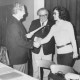 ARH Slg. Bartling 2086, Überreichung einer Urkunde an Marlies ??? durch Eugen Sühlo (l.) und Erich Heinz Ertl (Mitte)