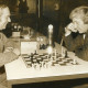 ARH Slg. Bartling 2277, Schachpartie (mit Schachuhr und Pokal) zwischen Karl Werbik (l.) und N. N., Neustadt a. Rbge.