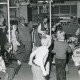 Stadtarchiv Neustadt a. Rbge., ARH Slg. Bartling 2541, Auftritt des Jazztrompeters Billy Mo mit Band im Kaufhaus Hibbe, Neustadt a. Rbge.