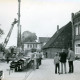 ARH Slg. Bartling 3209, Bahnübergang Landwehr / Marktstraße, Einrichtung der Gründungsarbeiten mit schwerem Gerät für den Bau der Unterführung vor dem Hotel Scheve "Zur Eisenbahn" (r.), Neustadt a. Rbge.