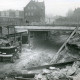 Stadtarchiv Neustadt a. Rbge., ARH Slg. Bartling 3219, Bahnunterführung Landwehr, die im Rohbau fertiggestellte Brücke und der ausgebaggerte Trog, Blick vom Busdepot am südlichen Rande nach Osten, Neustadt a. Rbge.