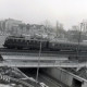 ARH Slg. Bartling 3221, Bahnunterführung Landwehr, die fertiggestellte Unterführung mit Eisenbahnzug auf der Brücke (Richtung Nienburg), Neustadt a. Rbge.,