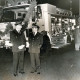 Stadtarchiv Neustadt a. Rbge., ARH Slg. Bartling 3295, Neuer Rüstwagen 2 der Feuerwehr mit bekränztem Führerhaus und geöffnetem Seitenteil, Ansicht von vorn links, Neustadt a. Rbge.