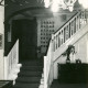 Stadtarchiv Neustadt a. Rbge., ARH Slg. Bartling 3910, Scharnhorsthaus (Gutshaus), Am Kampe 23, Foyer, Ansicht des Treppenaufgangs, Bordenau