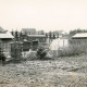 Stadtarchiv Neustadt a. Rbge., ARH Slg. Bartling 3923, Kleingartenanlage, Blick von außen auf die schlichten Gartenlauben, Bordenau