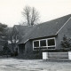 Stadtarchiv Neustadt a. Rbge., ARH Slg. Bartling 3990, Pfarrgemeindehaus der St.-Ursula-Kirchengemeinde, Frontansicht, Dudensen