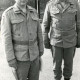 ARH Slg. Bartling 4335, Doppelporträt von N. N. (l.) und Stabsfeldwebel Werner Harre (r.) in Arbeitsuniform, Luttmersen
