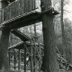 Stadtarchiv Neustadt a. Rbge., ARH Slg. Bartling 4442, Kletterpfad im Marienseeer Klosterforst, Aufbau durch die Waldjugend, Mariensee