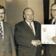 ARH Slg. Bartling 4449, Überreichung einer Urkunde über den 1. Preis beim Wettbewerb "Unser Dorf soll schöner werden" an den Marienseeer Bürgermeister Albert Kohansky (r.) durch den Neustädter Landrat Friedrich Meyer und den Kreisdirektor Wolfgang Kunze (l.), Mariensee